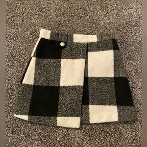 Cute sweater fall skirt. Thick soft material. Clueless style. Size 0